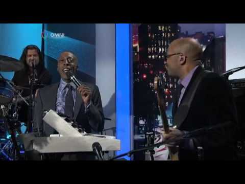 Alex Al does a bass & keyboard solo on set with Late night TV icon, Arsenio Hall.