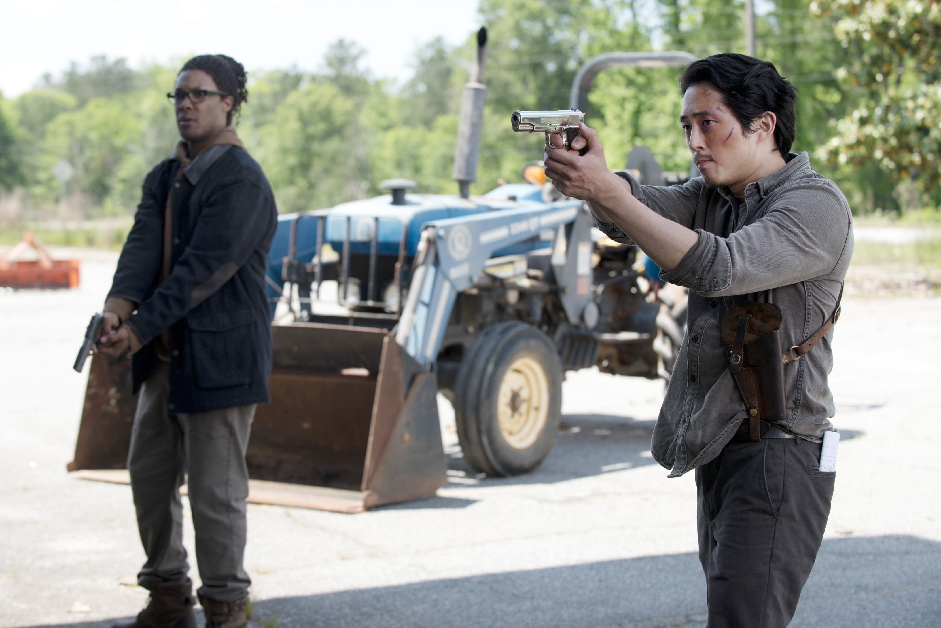 Still of Steven Yeun and Corey Hawkins in Vaiksciojantys negyveliai (2010)