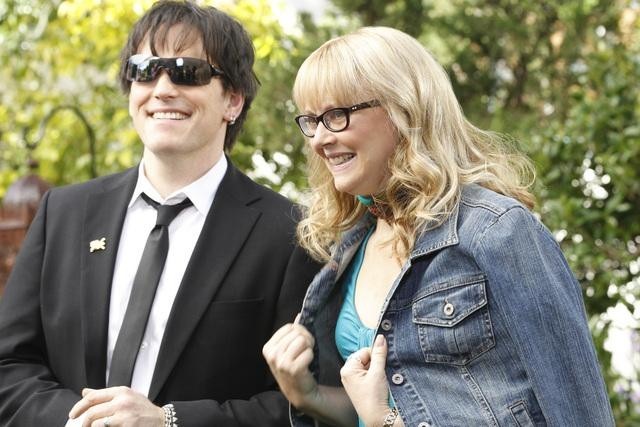 Still of Matt Dillon and Shelley Long in Moderni seima (2009)