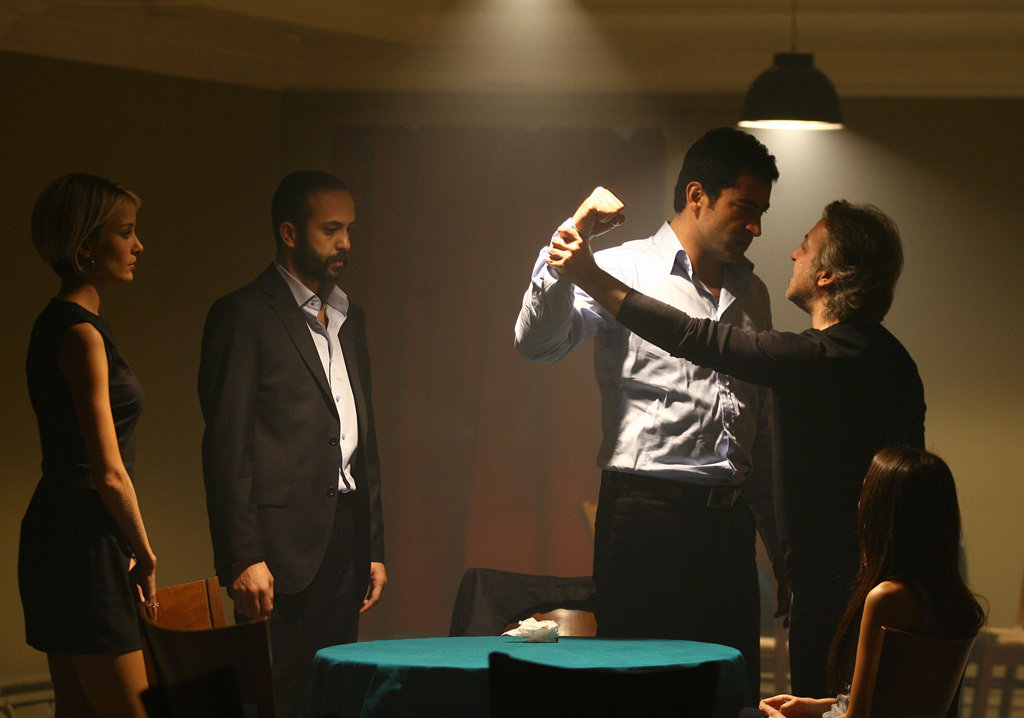 Kenan Imirzalioglu, Baris Falay, Bade Iscil and Sarp Akkaya in Ezel (2009)