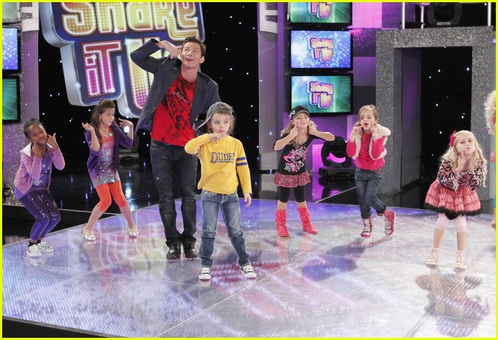 Nov. 2010, Emily on the set of Shake It Up! Performing a dance with R. Brandon Johnson, Caitlin Carmichael and the Little Cutie Queens.