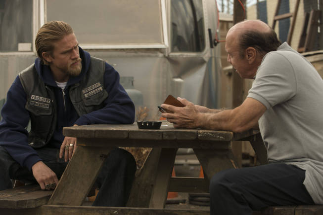 Still of Dayton Callie and Charlie Hunnam in Sons of Anarchy (2008)