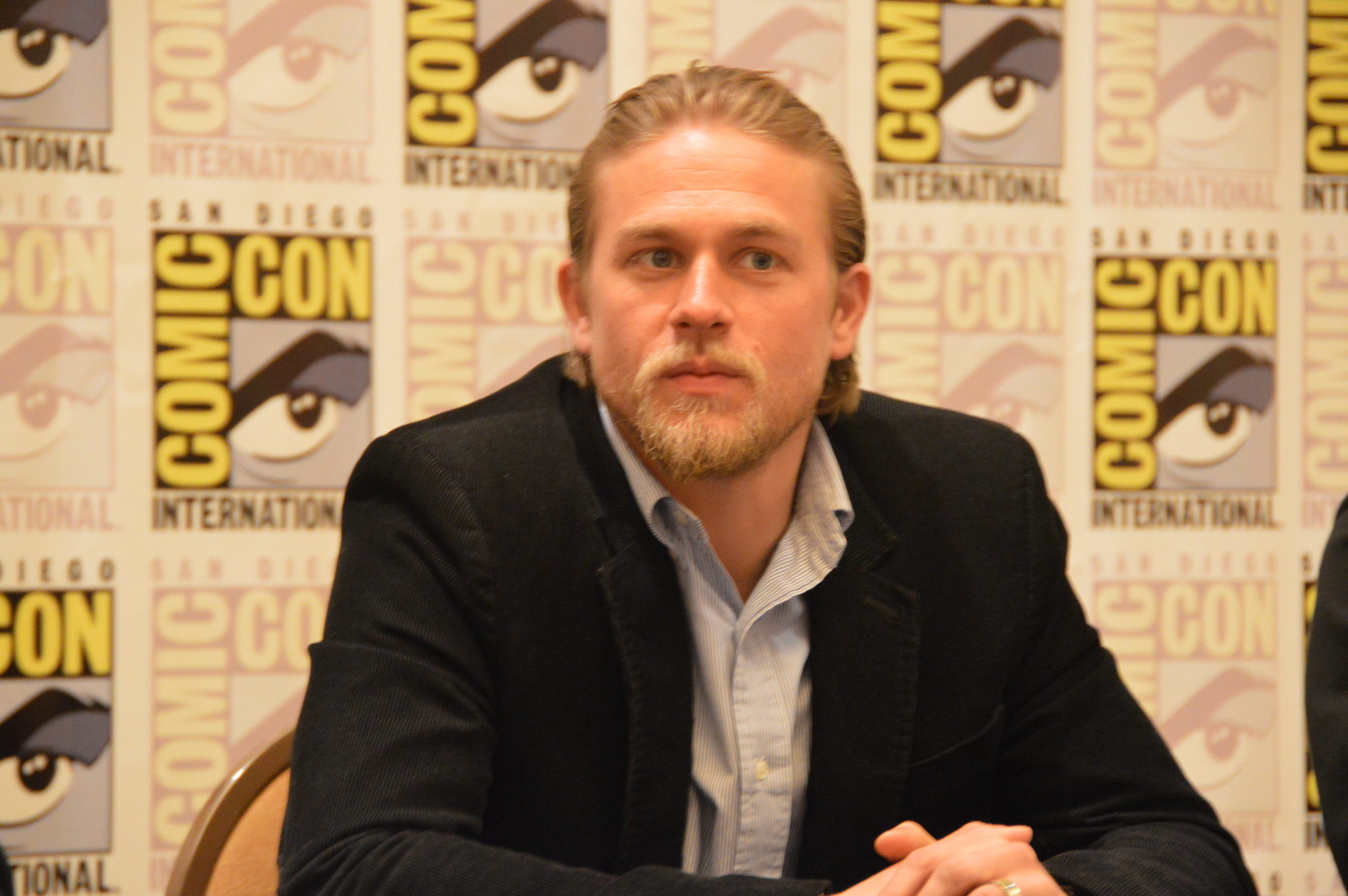 Charlie Hunnam at event of Ugnies ziedas (2013)