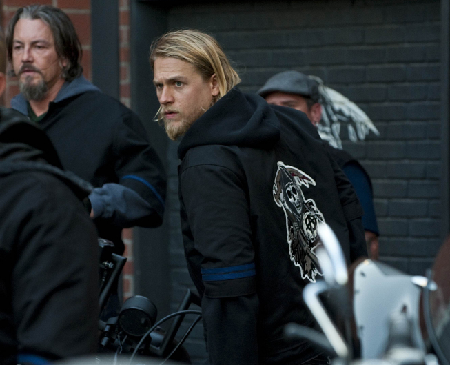 Still of Tommy Flanagan and Charlie Hunnam in Sons of Anarchy (2008)