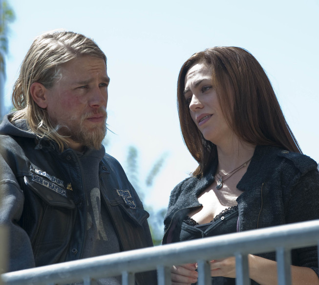 Still of Charlie Hunnam and Maggie Siff in Sons of Anarchy (2008)