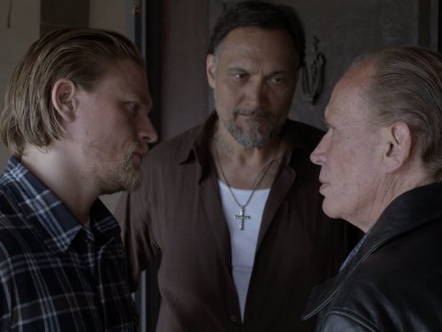 Still of Peter Weller, Jimmy Smits and Charlie Hunnam in Sons of Anarchy (2008)