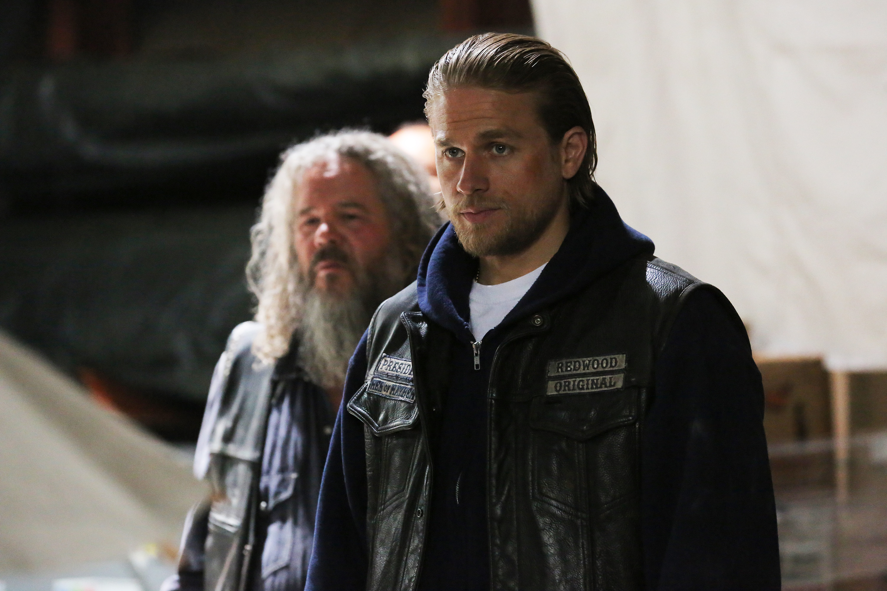 Still of Mark Boone Junior and Charlie Hunnam in Sons of Anarchy (2008)