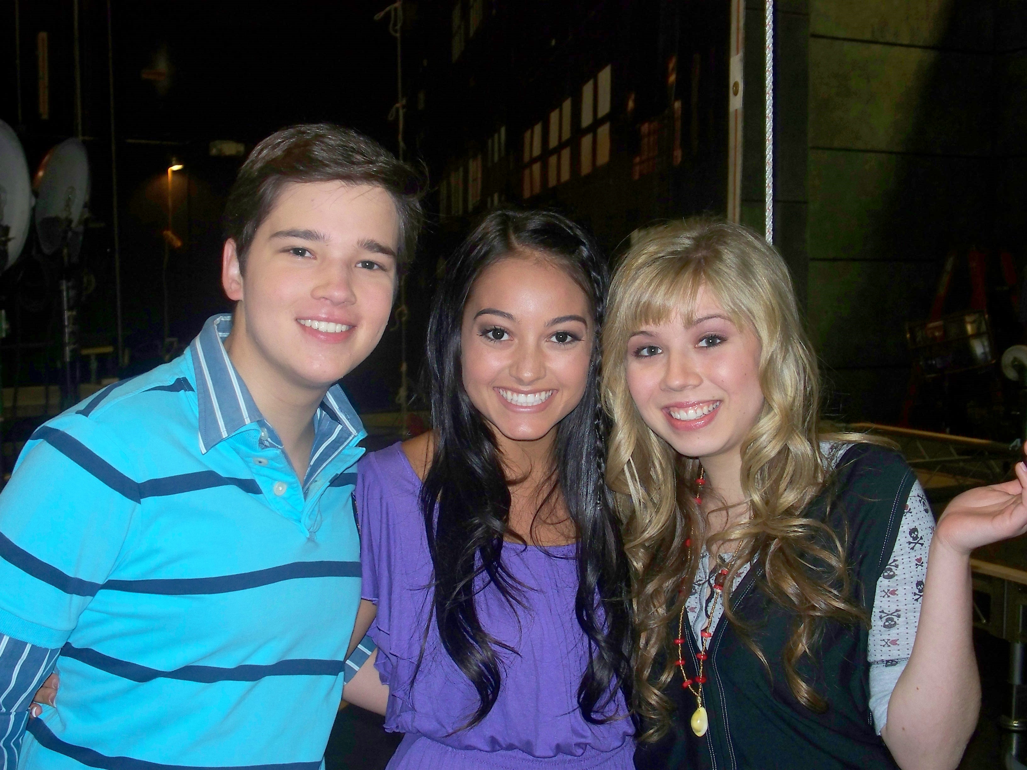 Nathan Kress, Patricia Ashley & Jennette McCurdy on Set of iCarlys&apos...