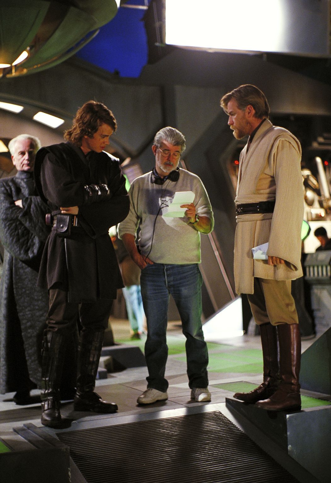 George Lucas, Ewan McGregor and Hayden Christensen in Zvaigzdziu karai. Situ kerstas (2005)