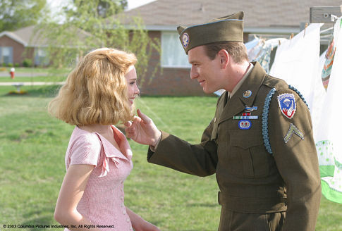 Still of Ewan McGregor and Alison Lohman in Mano gyvenimo zuvis (2003)