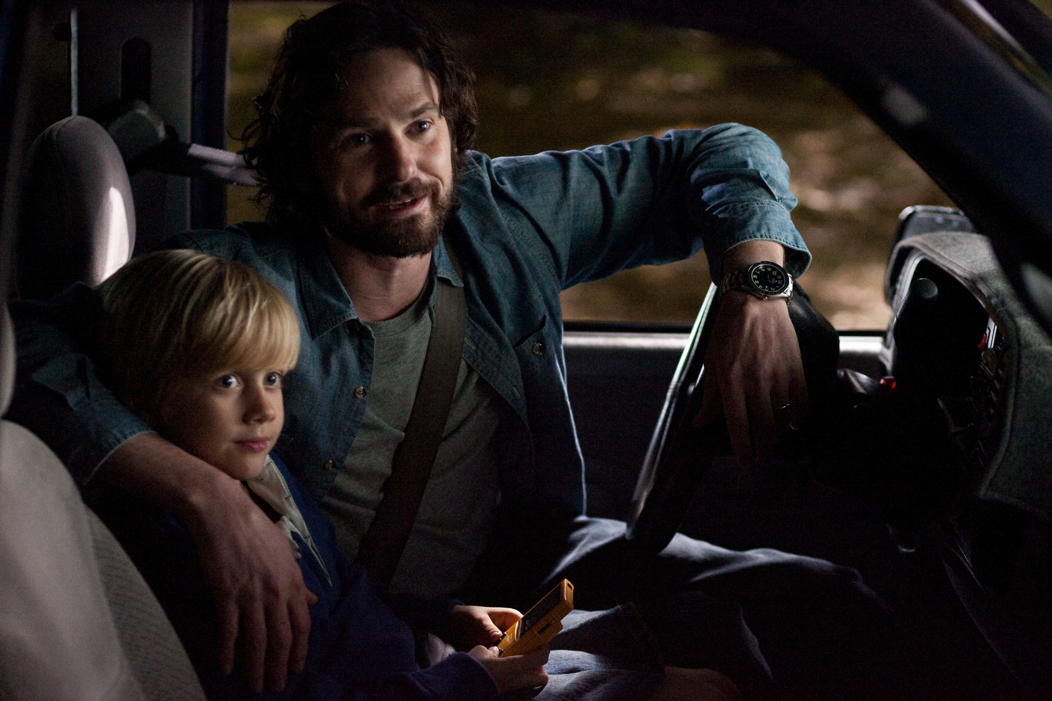 Still of Henry Thomas and R. Braeden Reed in Brangusis Dzonai (2010)