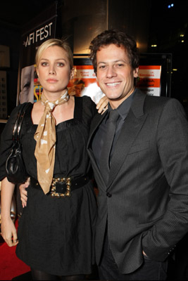 Alice Evans and Ioan Gruffudd at event of Juno (2007)