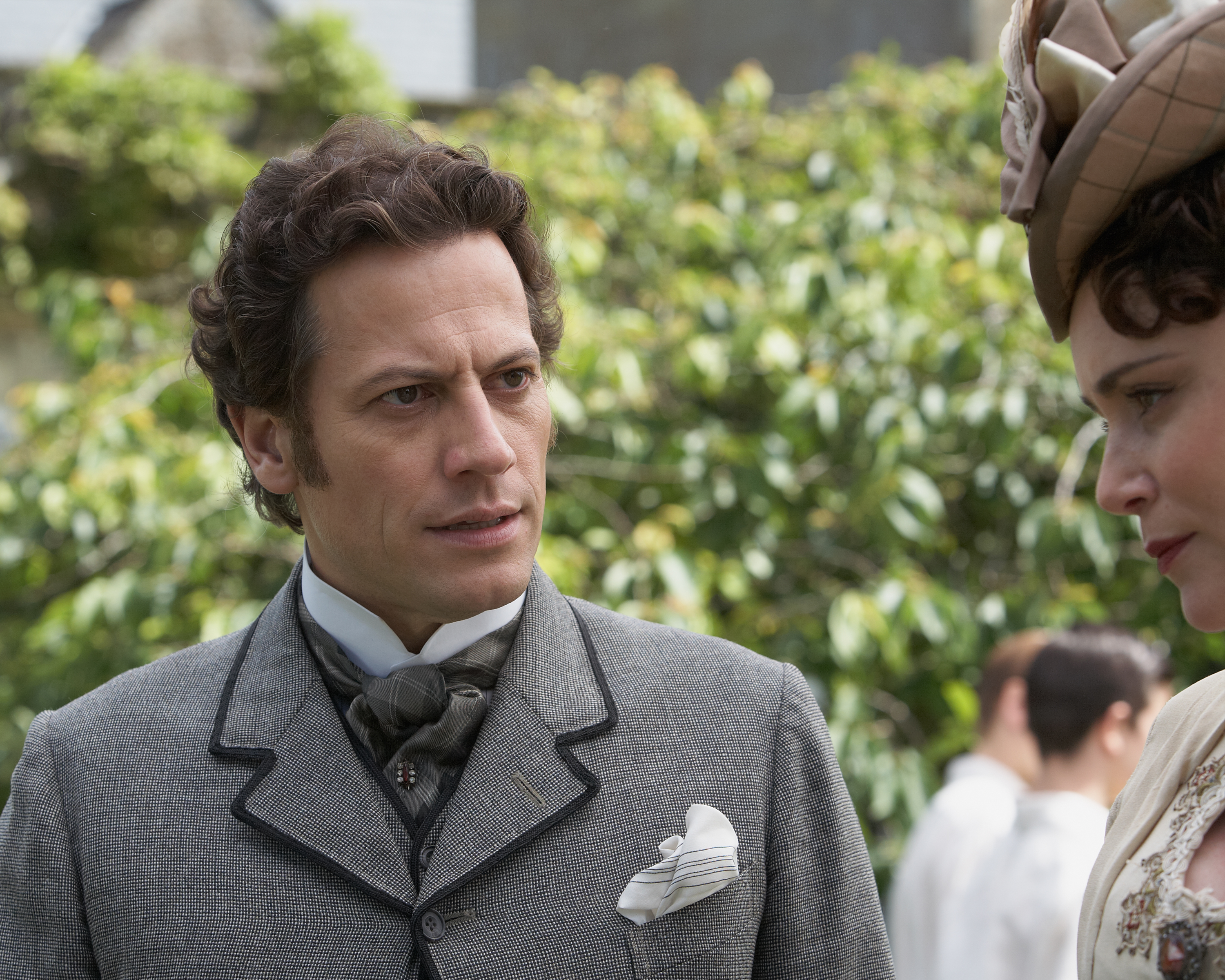 Still of Ioan Gruffudd in The Adventurer: The Curse of the Midas Box (2013)