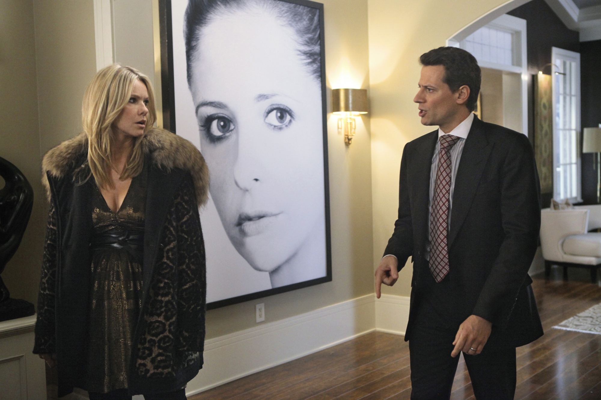 Still of Ioan Gruffudd and Andrea Roth in Ringer (2011)
