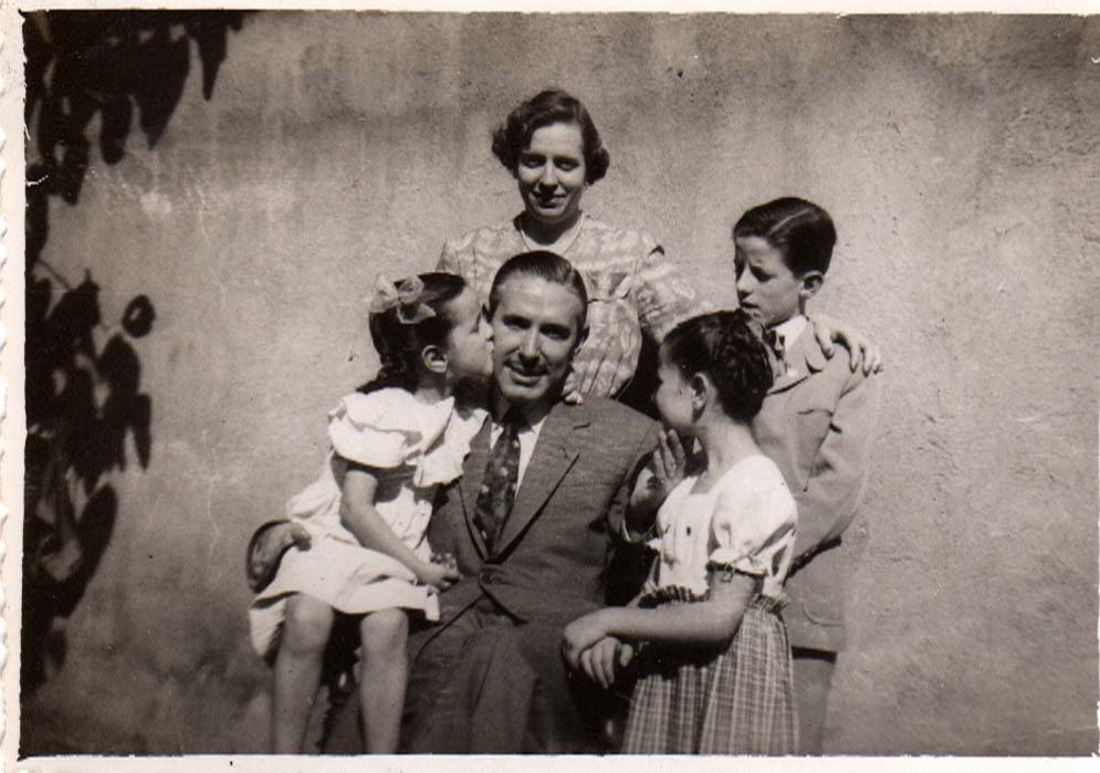 Enric Torrella, Maria del Carme Torrella, Josep Torrella, Eulàlia Torrella and Teresa Cunillé in Torrella, una vida pel cinema (1997)