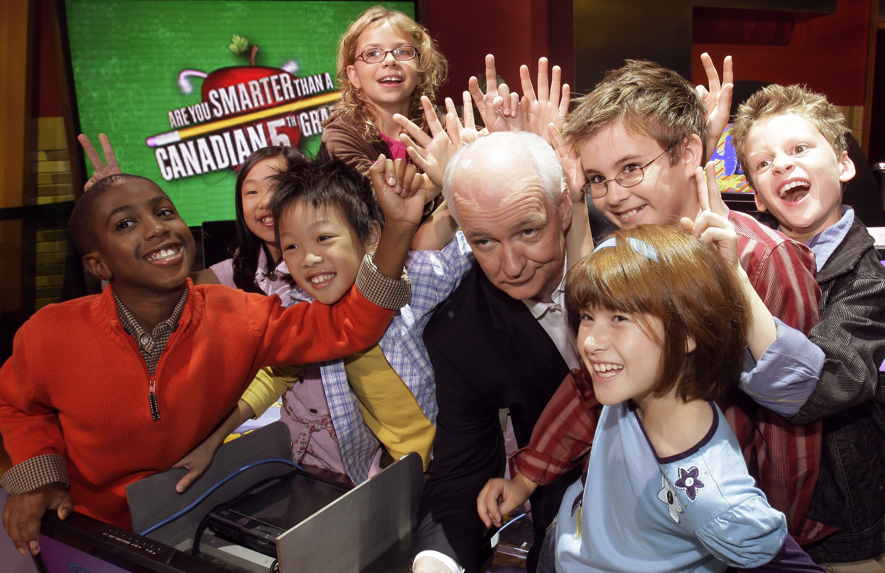 Michael Warren Choi, Colin Mochrie and the 5th Grader Cast.