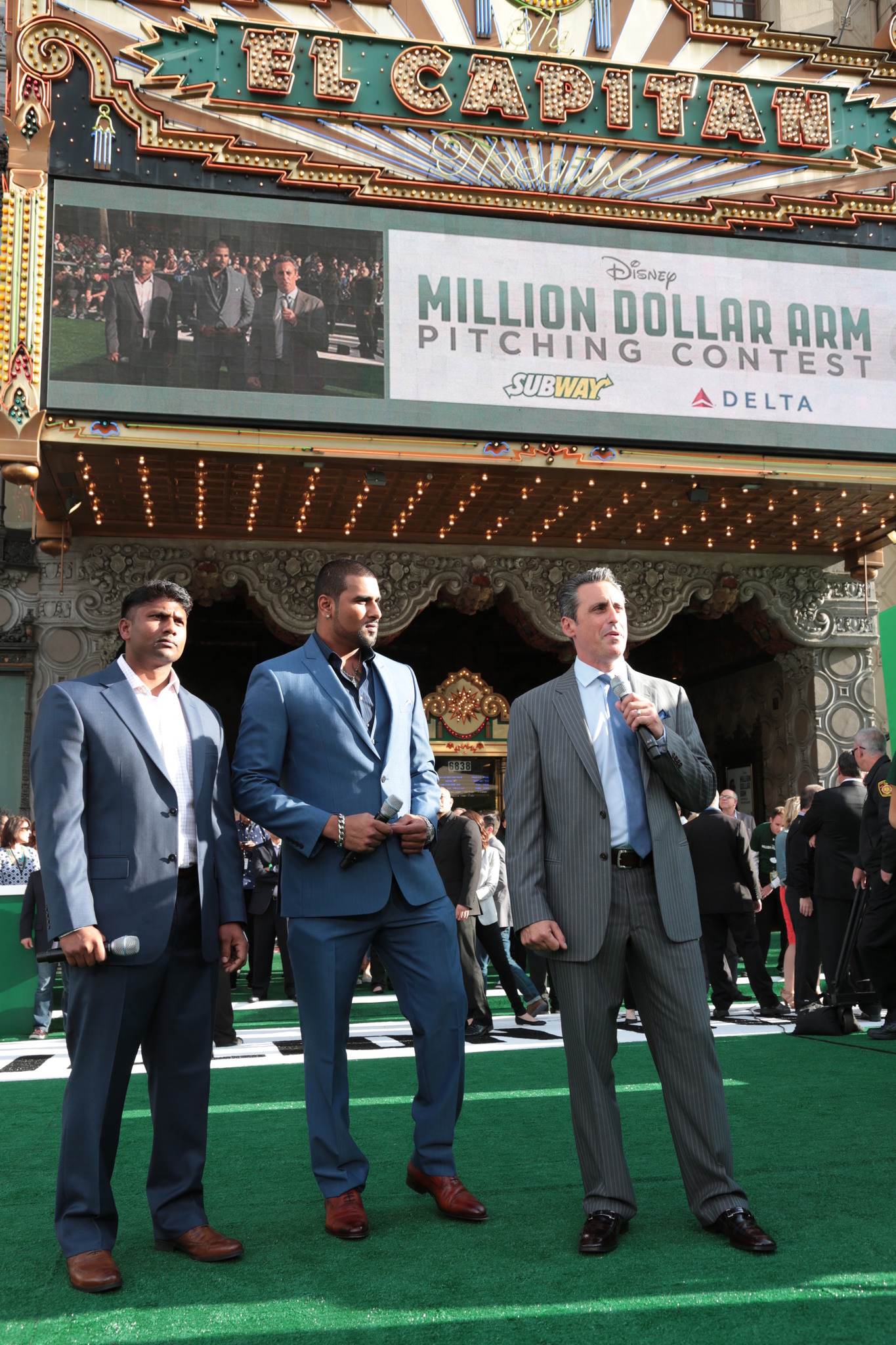 Dinesh Patel and Rinku Singh at event of Million Dollar Arm (2014)