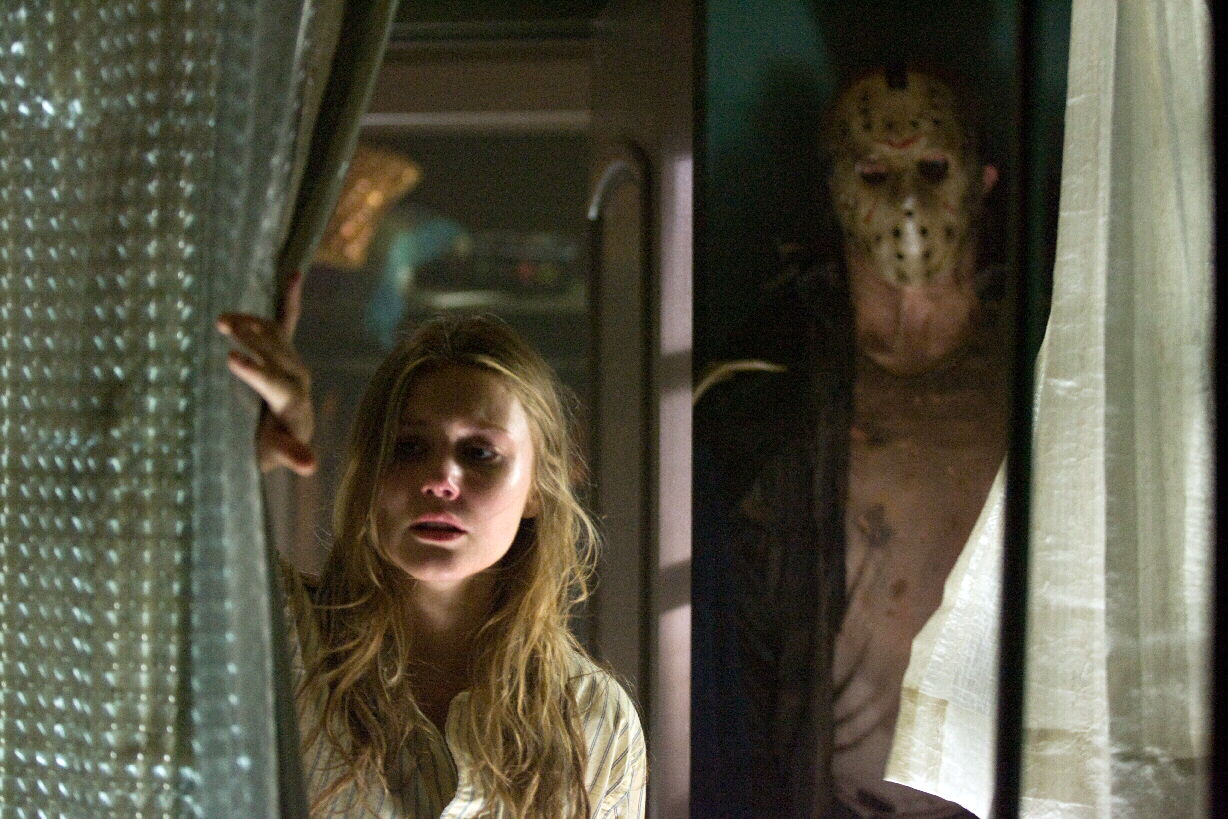 Still of Derek Mears and Julianna Guill in Penktadienis, 13-oji (2009)