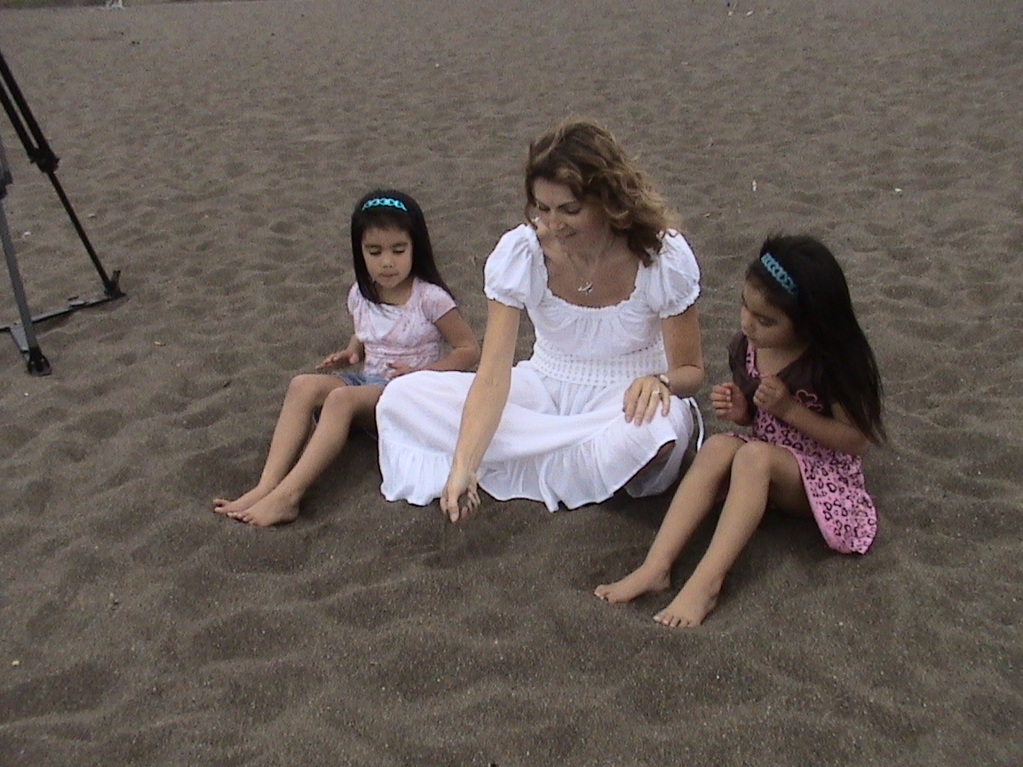 For a next scene on the film set of SEA LEVEL RISING Writer/Director Jolanda Ellenberger shows Tule and Elianna Striplen how to let sand run through the fingers as a metaphor for running out of time.