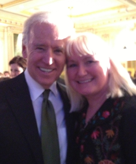 Joe Biden thanking genealogist Megan Smolenyak for her research into his Irish roots
