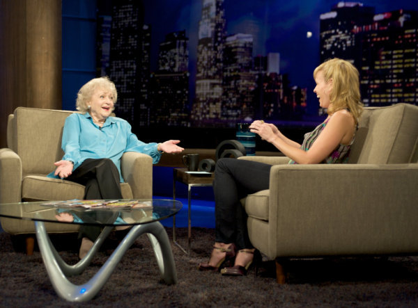 Still of Betty White and Chelsea Handler in Chelsea Lately (2007)