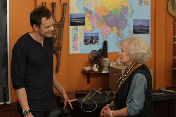 Still of Joel McHale and Betty White in Community (2009)