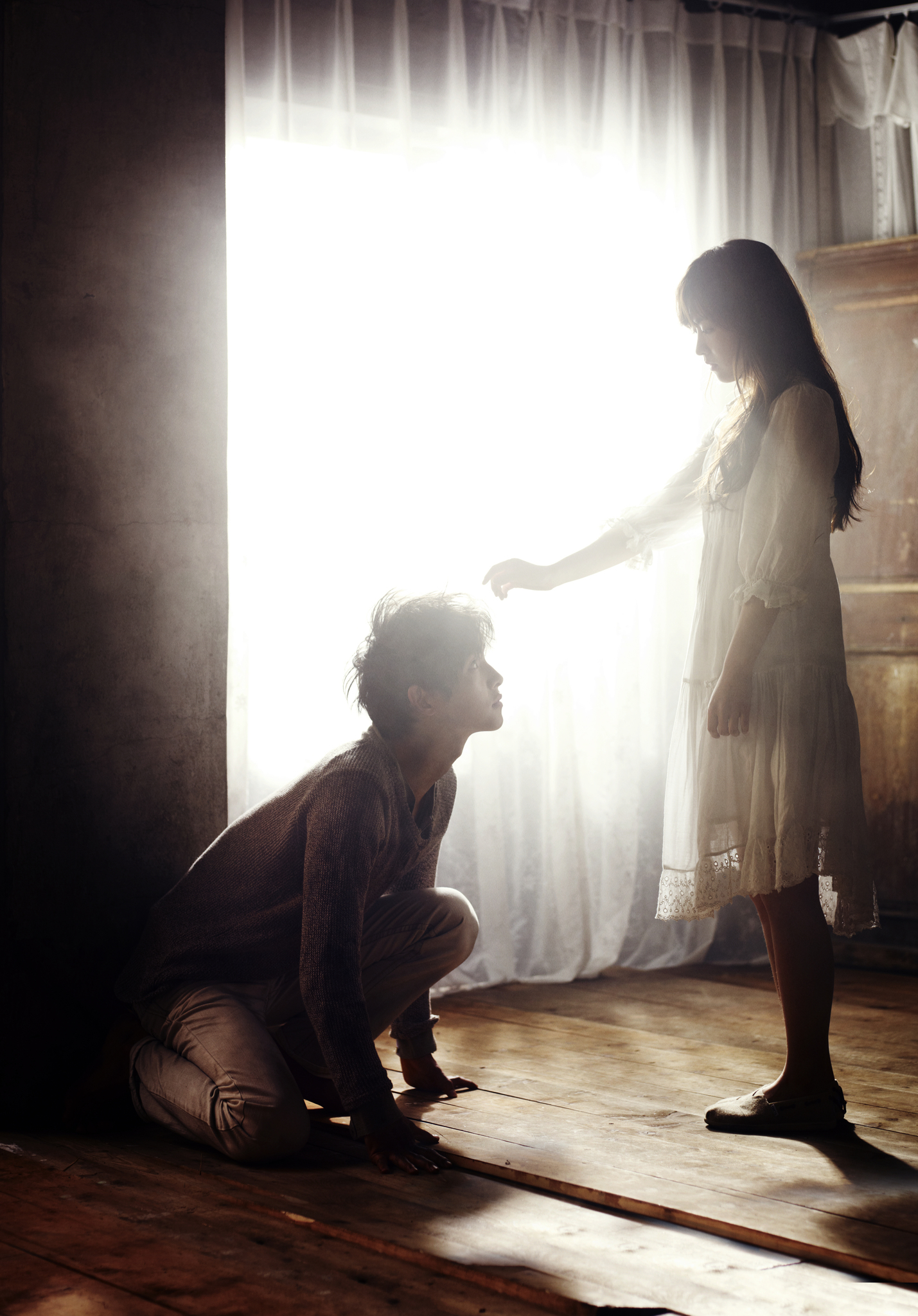 Still of Bo-yeong Park and Joong-ki Song in Neuk-dae-so-nyeon (2012)