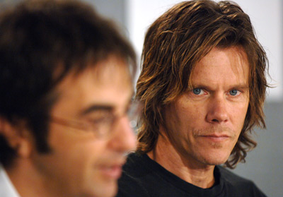 Kevin Bacon and Atom Egoyan at event of Where the Truth Lies (2005)