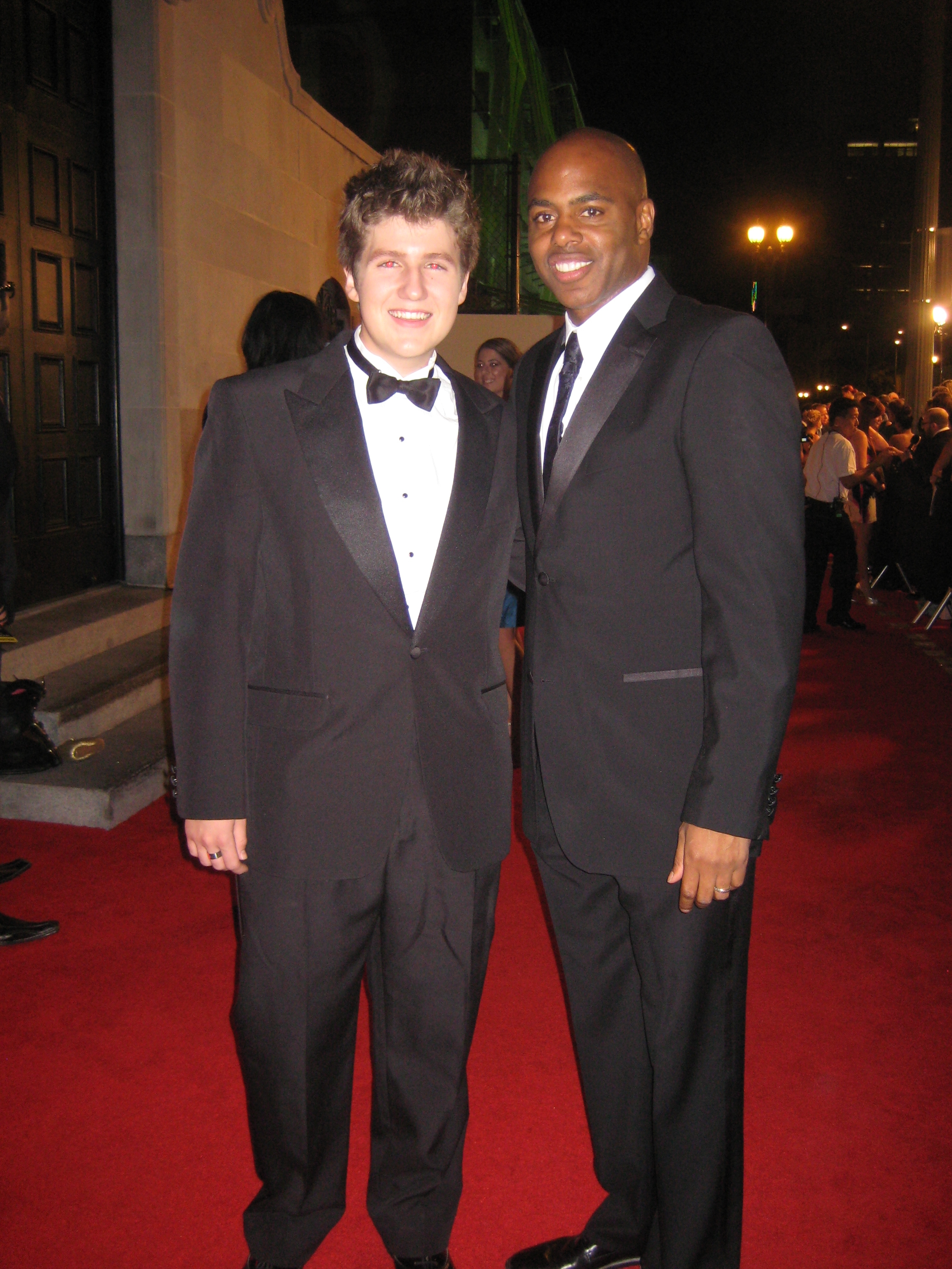 David with host Kevin Fraizer of Entertainment Tonight on the red carpet.