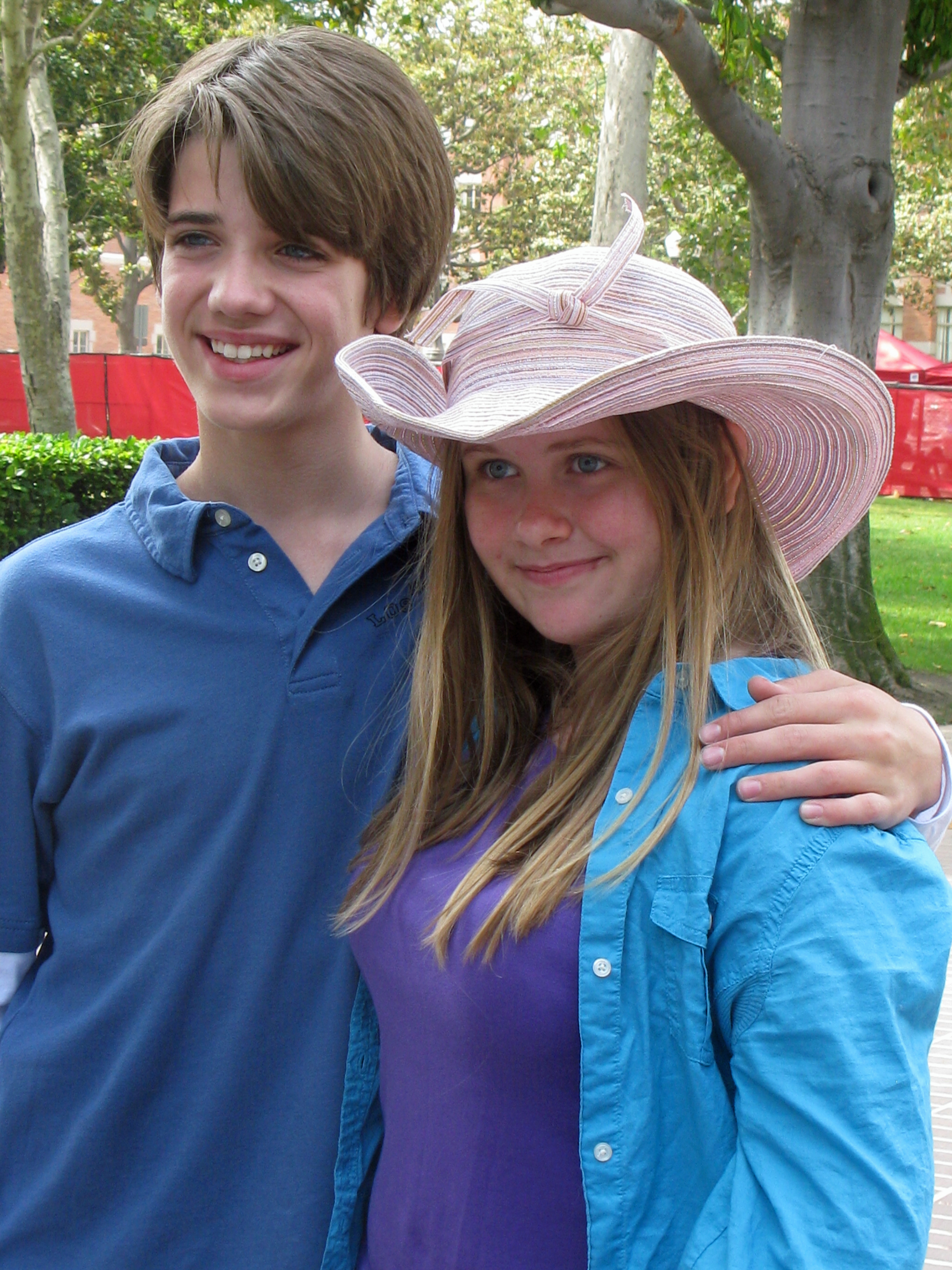 Jody (Kaitlin Morgan) and Jessie (Brandon Tyler Russell) on the set of Jody's Bra.