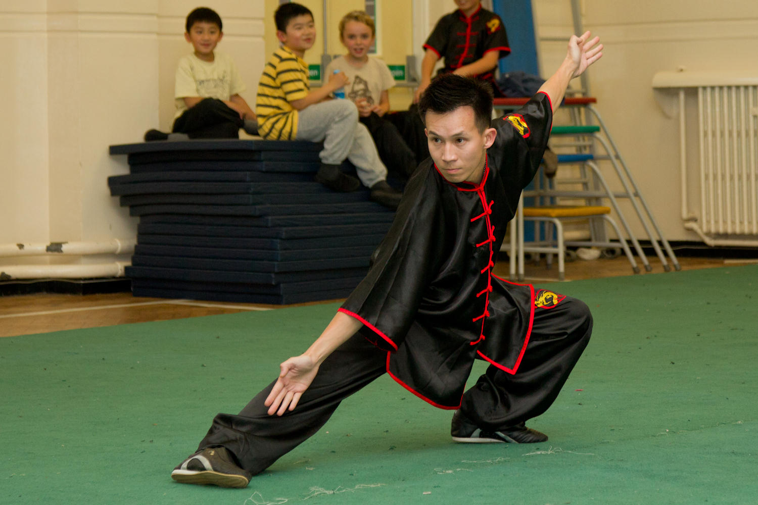 Wushu kung fu. JinLong (golden dragon) Academy.