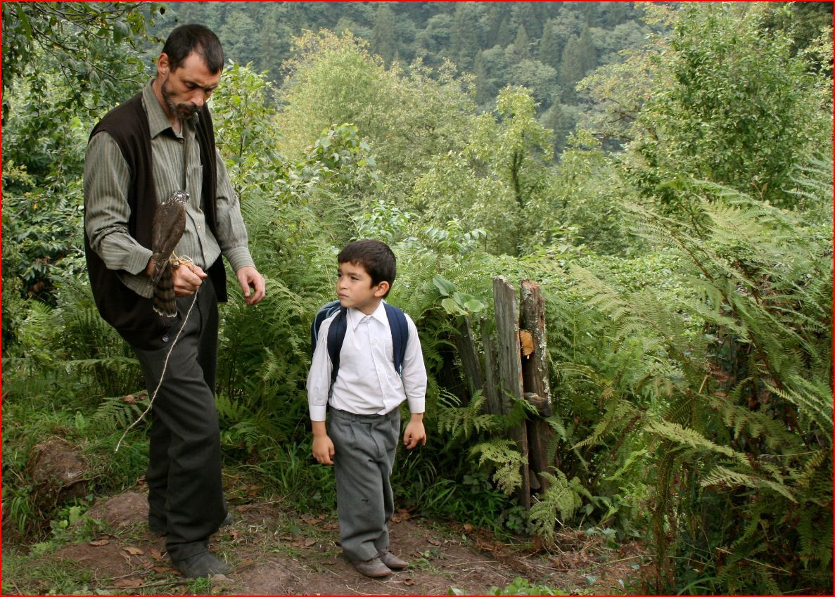 Still of Erdal Besikçioglu and Bora Altas in Bal (2010)