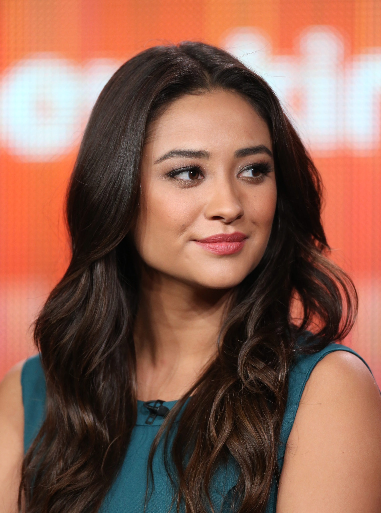 Shay Mitchell at event of Jaunosios melages (2010)