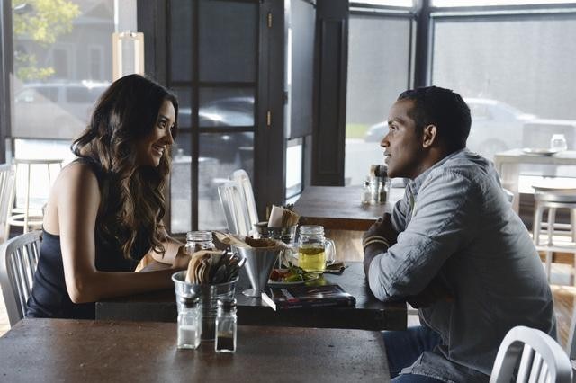 Still of Sterling Sulieman and Shay Mitchell in Jaunosios melages (2010)
