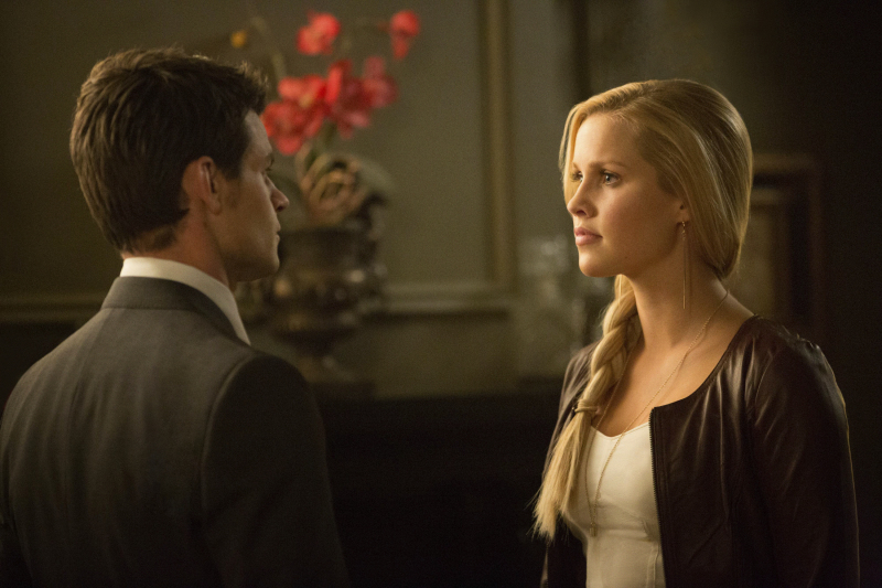 Still of Daniel Gillies and Claire Holt in Vampyro dienorasciai: The Originals (2013)