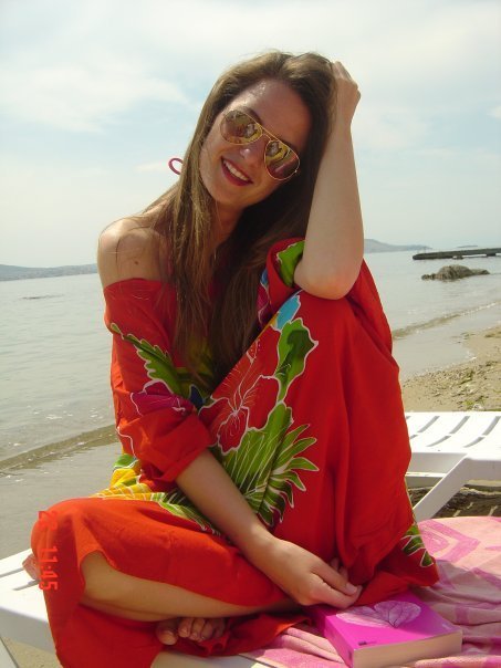 Pelin Çaliskanoglu in Romantik Komedi (2010)