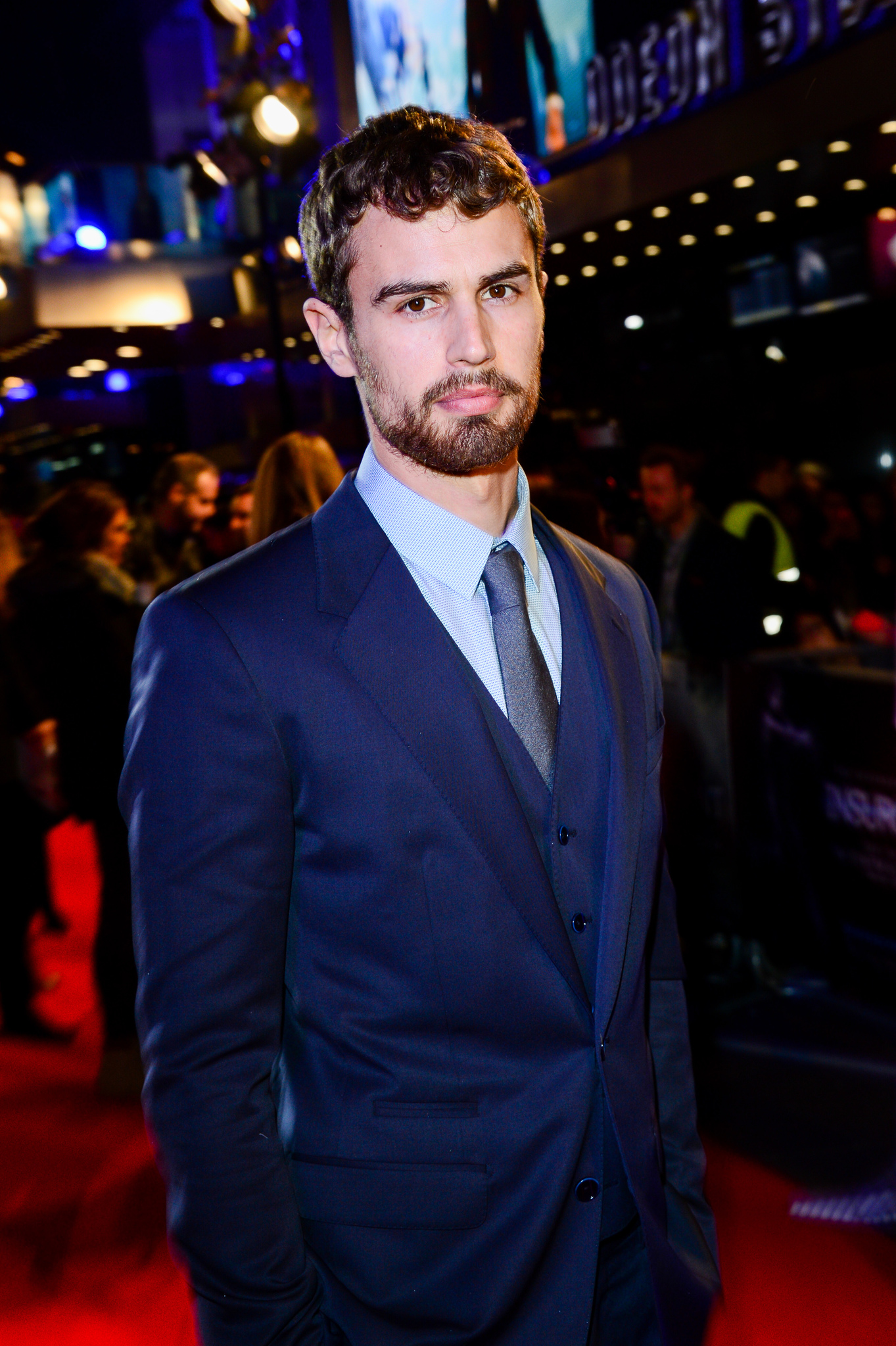 Theo James at event of Insurgente (2015)