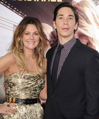 Drew Barrymore and Justin Long at event of Going the Distance (2010)