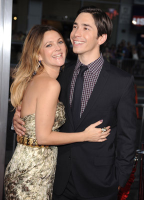 Drew Barrymore and Justin Long at event of Going the Distance (2010)