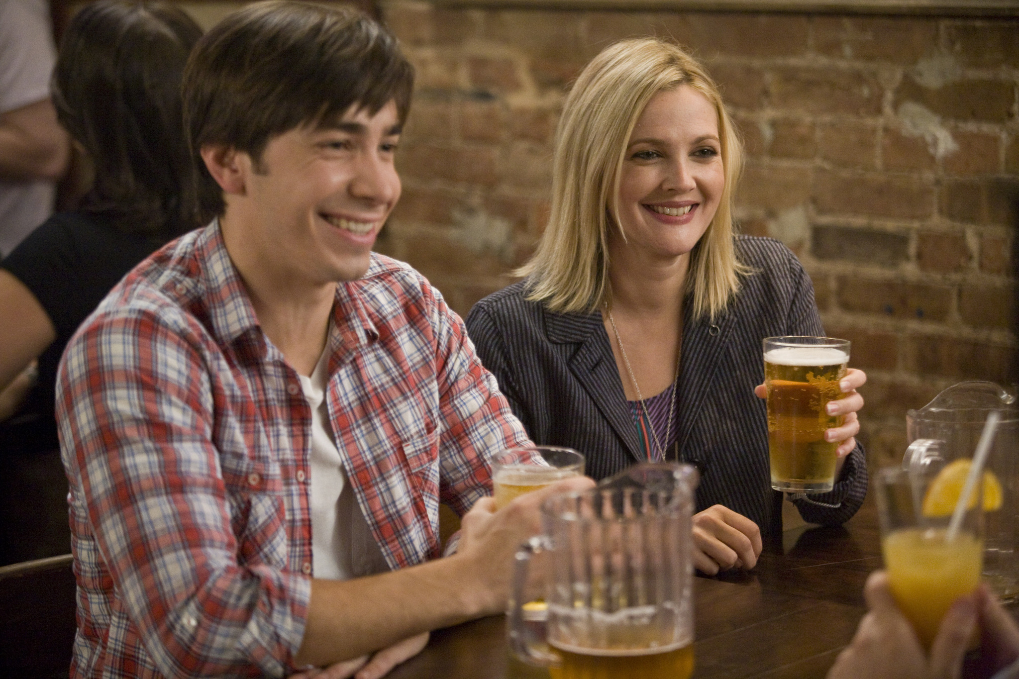 Still of Drew Barrymore and Justin Long in Going the Distance (2010)