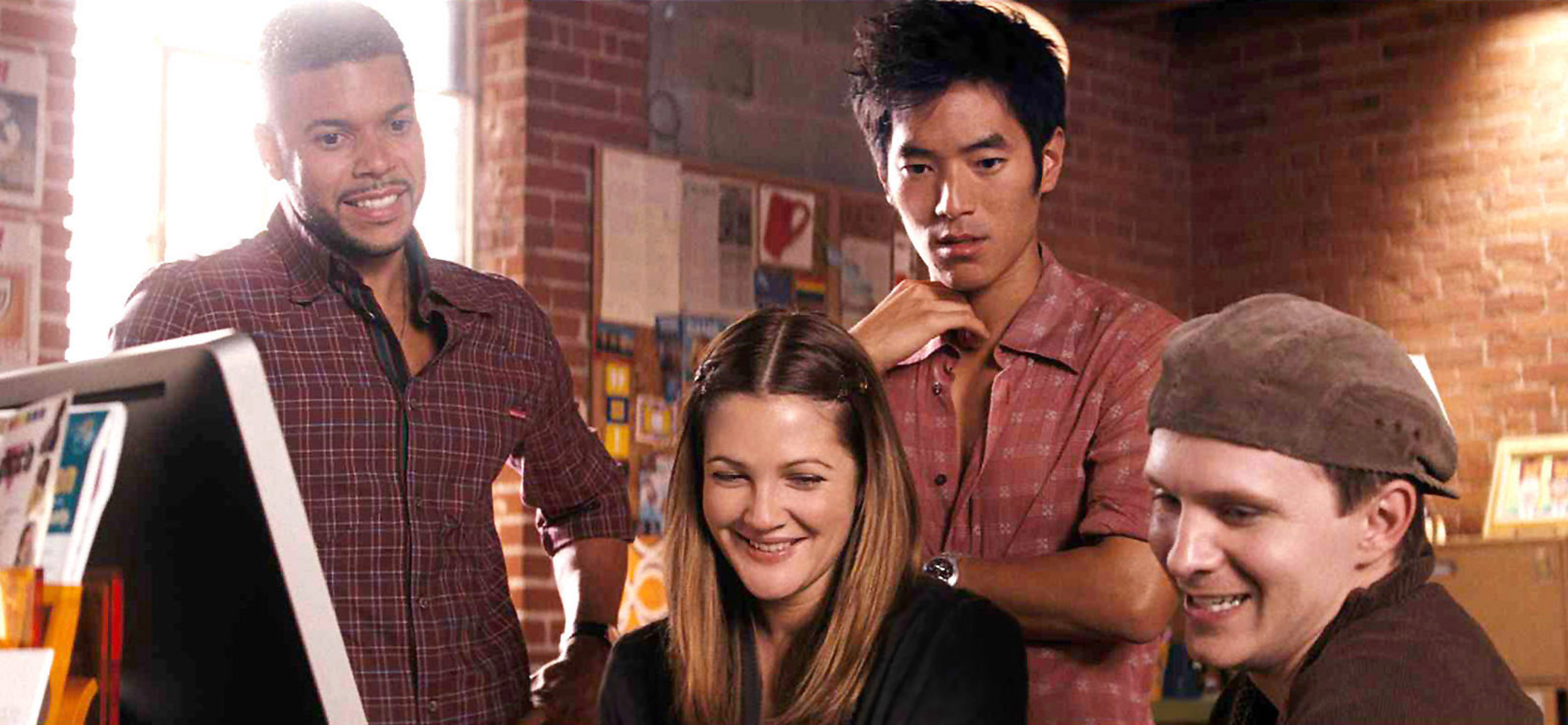 Still of Drew Barrymore, Wilson Cruz, Leonardo Nam, Rod Keller and Abraham Rubio in He's Just Not That Into You (2009)