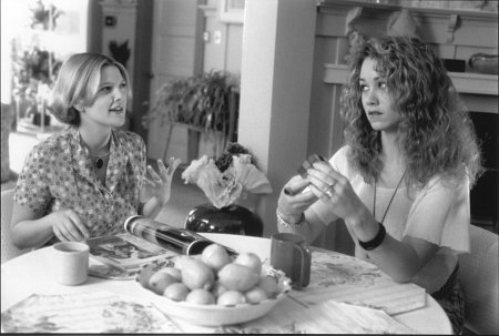 Still of Drew Barrymore and Christine Taylor in The Wedding Singer (1998)
