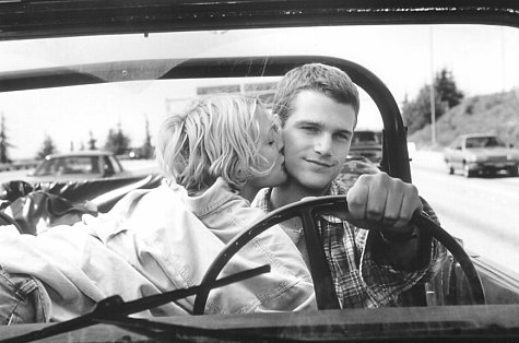 Still of Drew Barrymore and Chris O'Donnell in Mad Love (1995)