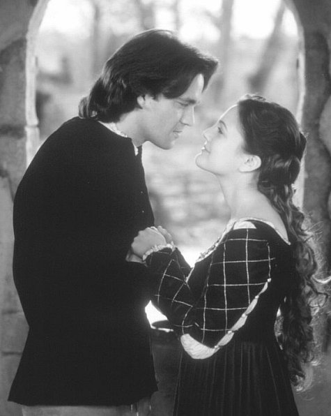 Still of Drew Barrymore and Dougray Scott in Ilgai ir laimingai: Pelenes istorija (1998)