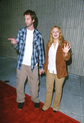 Drew Barrymore and Tom Green at event of Loser (2000)