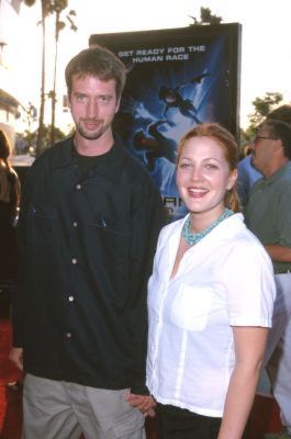 Drew Barrymore and Tom Green at event of Titan A.E. (2000)