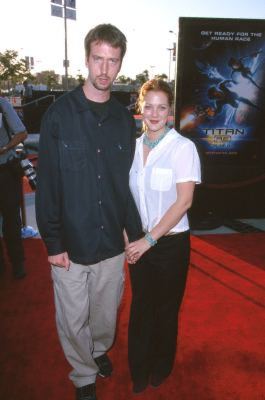 Drew Barrymore and Tom Green at event of Titan A.E. (2000)