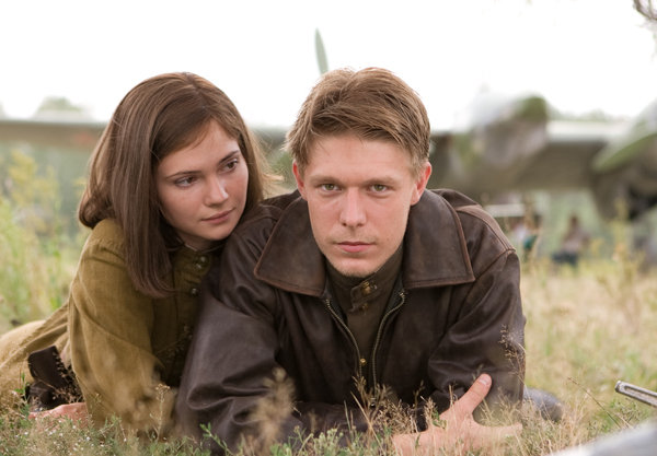 Nikita Efremov and Ekaterina Astakhova in Ballada o bombere (2011)