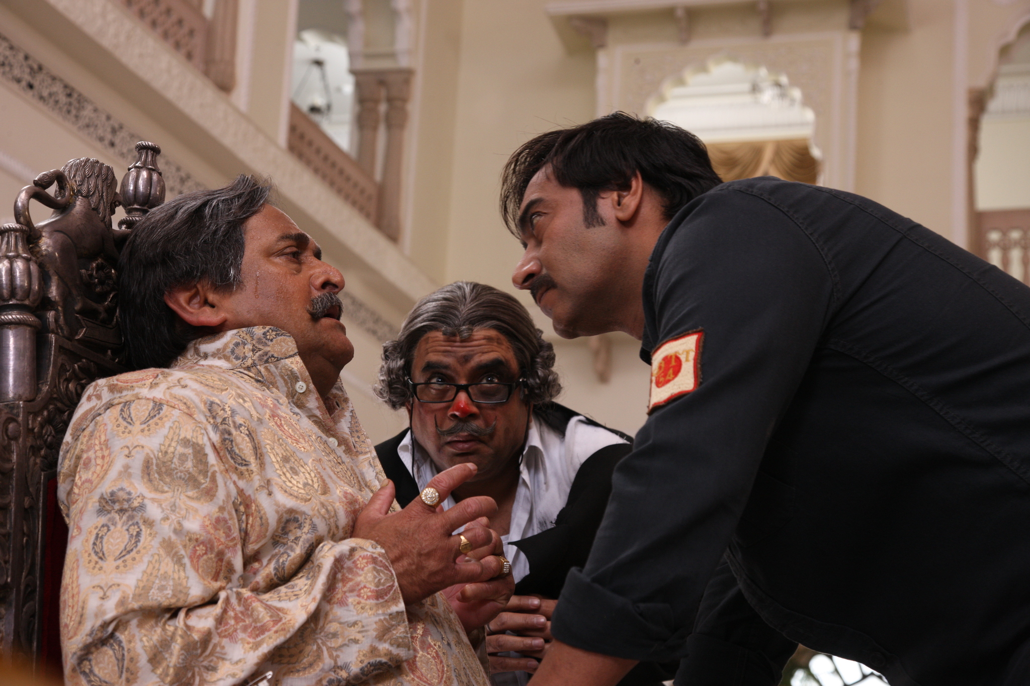 Still of Ajay Devgn, Mahesh Manjrekar and Paresh Rawal in Himmatwala (2013)