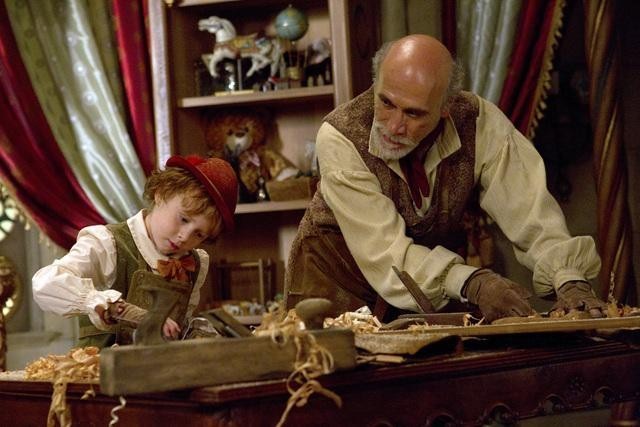 Still of Tony Amendola and Jakob Davies in Once Upon a Time (2011)